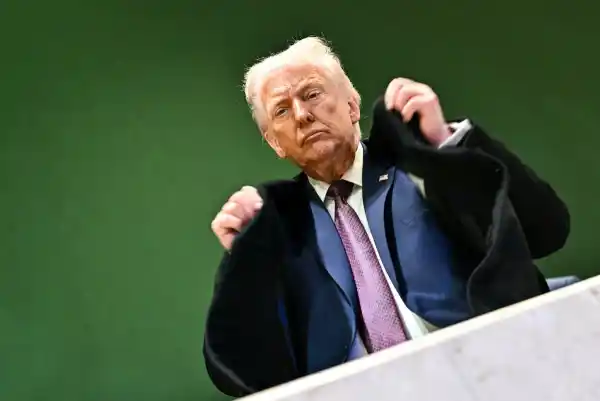 Trump ameaça tarifas ao Brasil por causa do Pix
