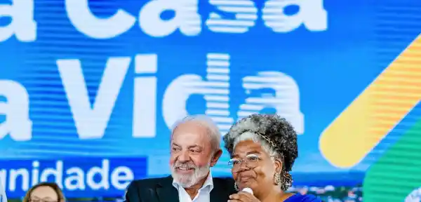 Lula bate meta do Minha Casa Minha Vida 1 ano antes do prazo