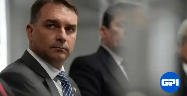 Flávio Bolsonaro promete rever tributos e reformar o STF