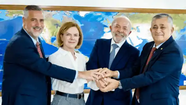 Lula indica Paulo Pimenta como líder do governo na Câmara