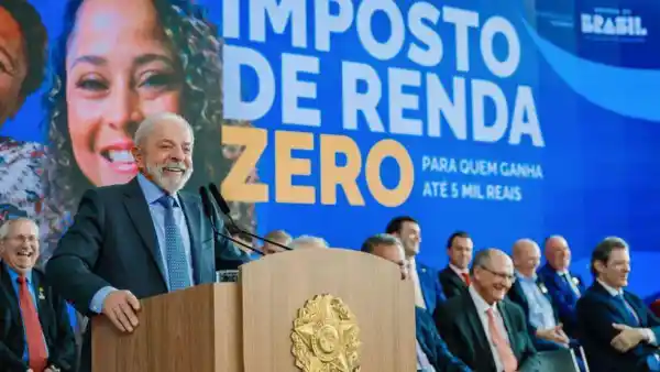 Lula isenta IR e injeta R$30 bi na economia em ano eleitoral