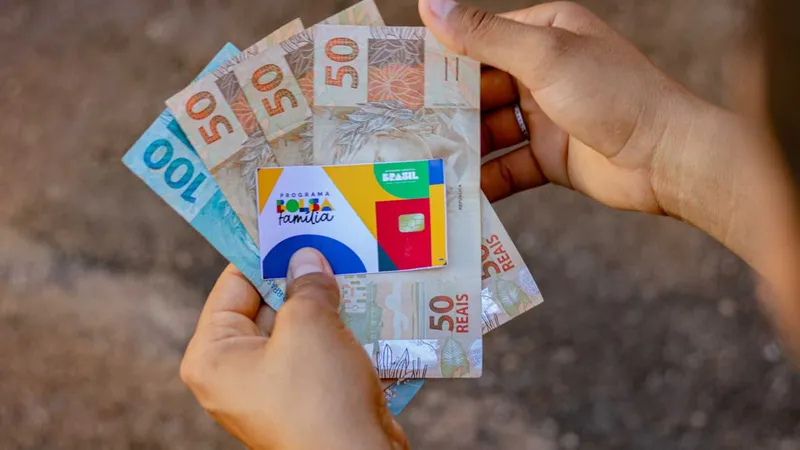 Caixa paga Bolsa Família com valor médio de R$ 678 em abril