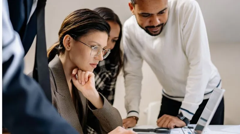 Mulheres crescem 11% no emprego formal, mas recebem até 30% menos