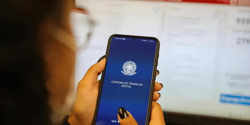 Pedidos de demissão batem recorde em MG com 952 mil em 2025