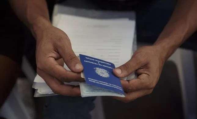 Renda per capita bate recorde em 2025 e chega a R$ 2.264, diz IBGE