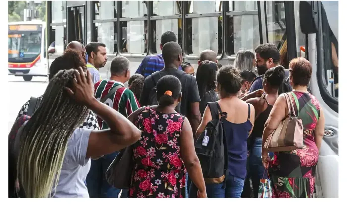 Desemprego de longa duração atinge menor nível desde 2012 no Brasil