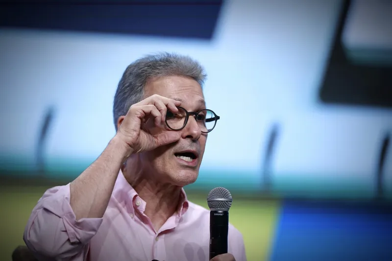 Zema propõe regras distintas de gênero para o Bolsa Família