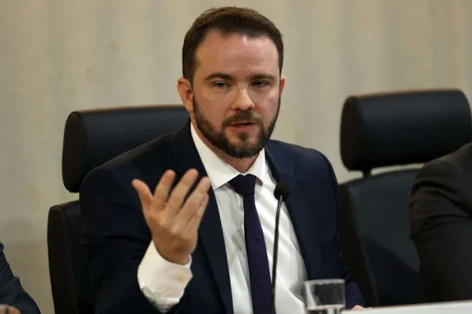 Durigan mantém cronograma da reforma tributária e alerta para risco de retrocesso