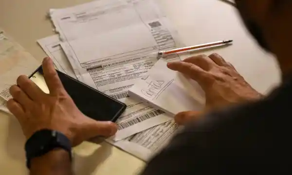 Salário mínimo sobe para R$ 1.621 e beneficia milhões